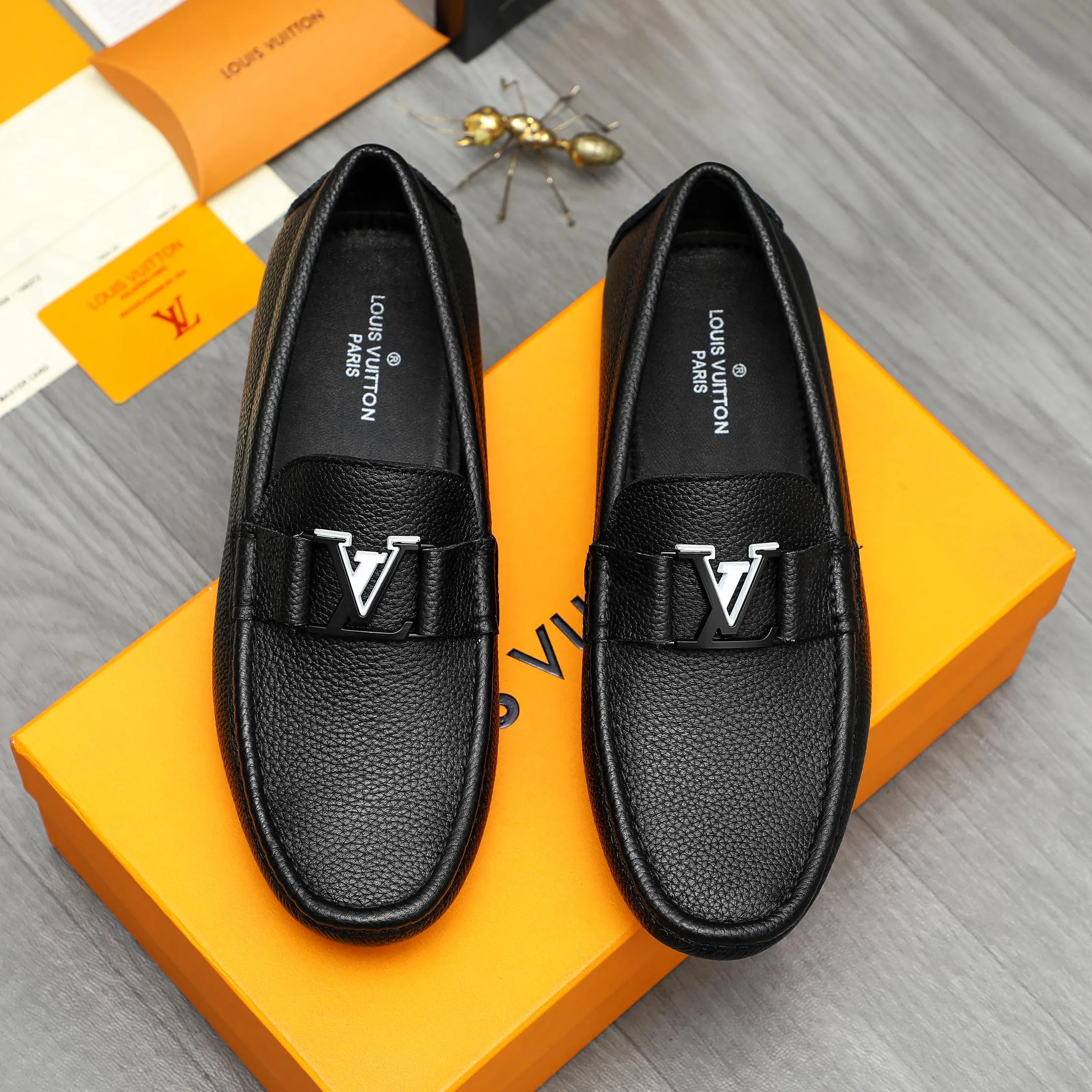 Men's shoes 💰420 Product trademark: LV "Louis Vuitton" casual slip-on shoes Regular size: 38-46 (45.46 custom-made, non-returnable) Product materials: Selected pebbled cowhide upper, sheepskin lining, original rubber outsole